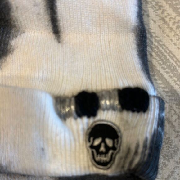 Stich’d Women’s Black and White Skull Patch Beanie - Picture 2 of 3